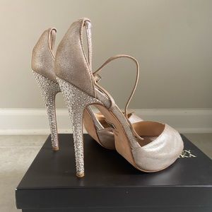 Badgley Mischka Violetta Satin Platinum Heels, Size 8.5